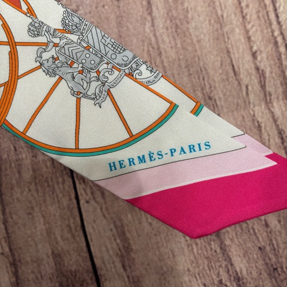 Hermès Twilly Silk Scarf Pink Multicolor Horse Carriage - Picture 2 of 4